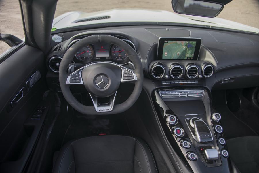 Панель приборов Mercedes-AMG GT Roadster 2016 года  (NA) (фото 18 из 59)